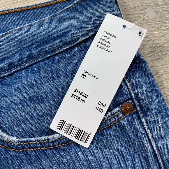 Levi’s Wedgie High Rise Distressed Raw Hem Jeans - Picture 8 of 14